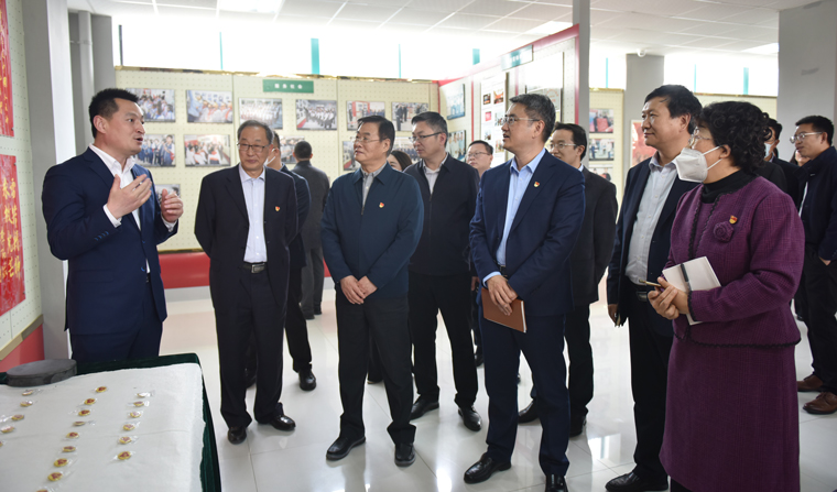 新区工委组织部与工委党校来纽约国际官网开展“学雷锋、当先锋”主题党日暨廉政教育活动